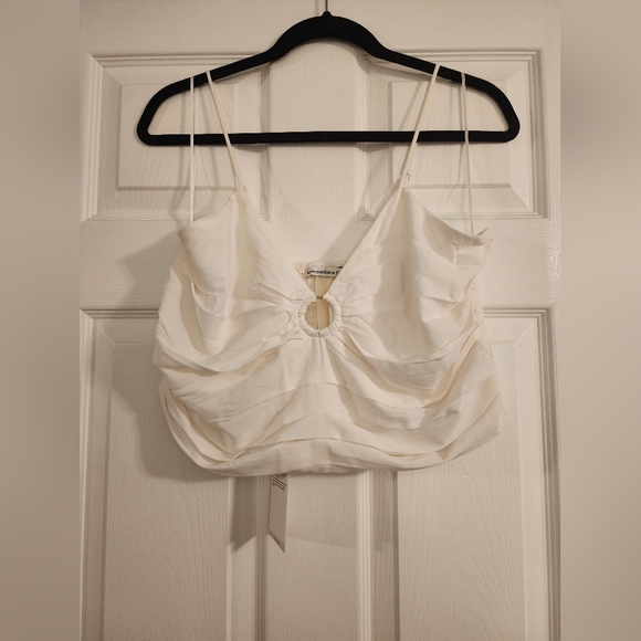 Abercrombie & Fitch Tops - Abercrombie & Fitch white ruched keyring crop top NWT L